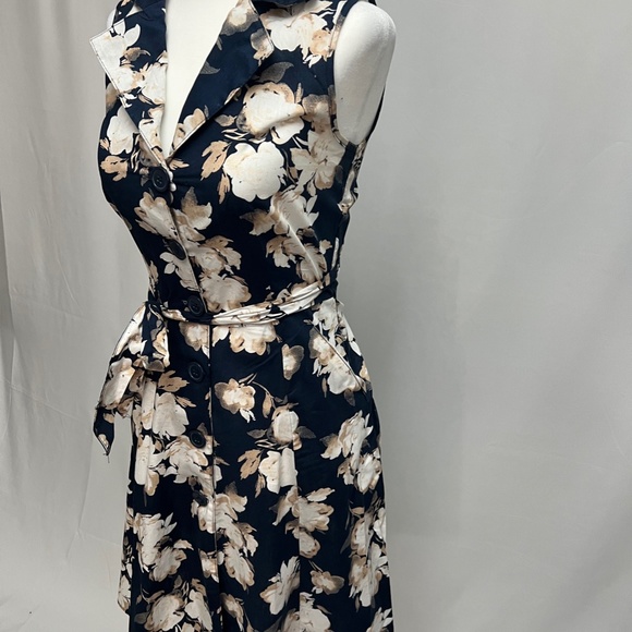 Suzy Shier Floral Dress - Picture 2 of 7